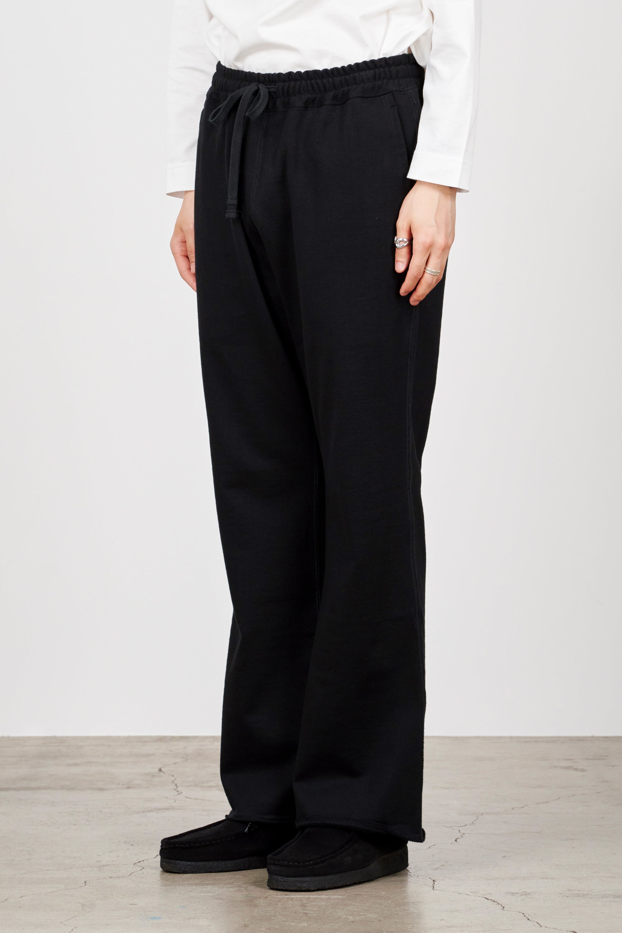 ORGANIC COTTON HEAVY FLEECE FLARED GYM PANTS, Black