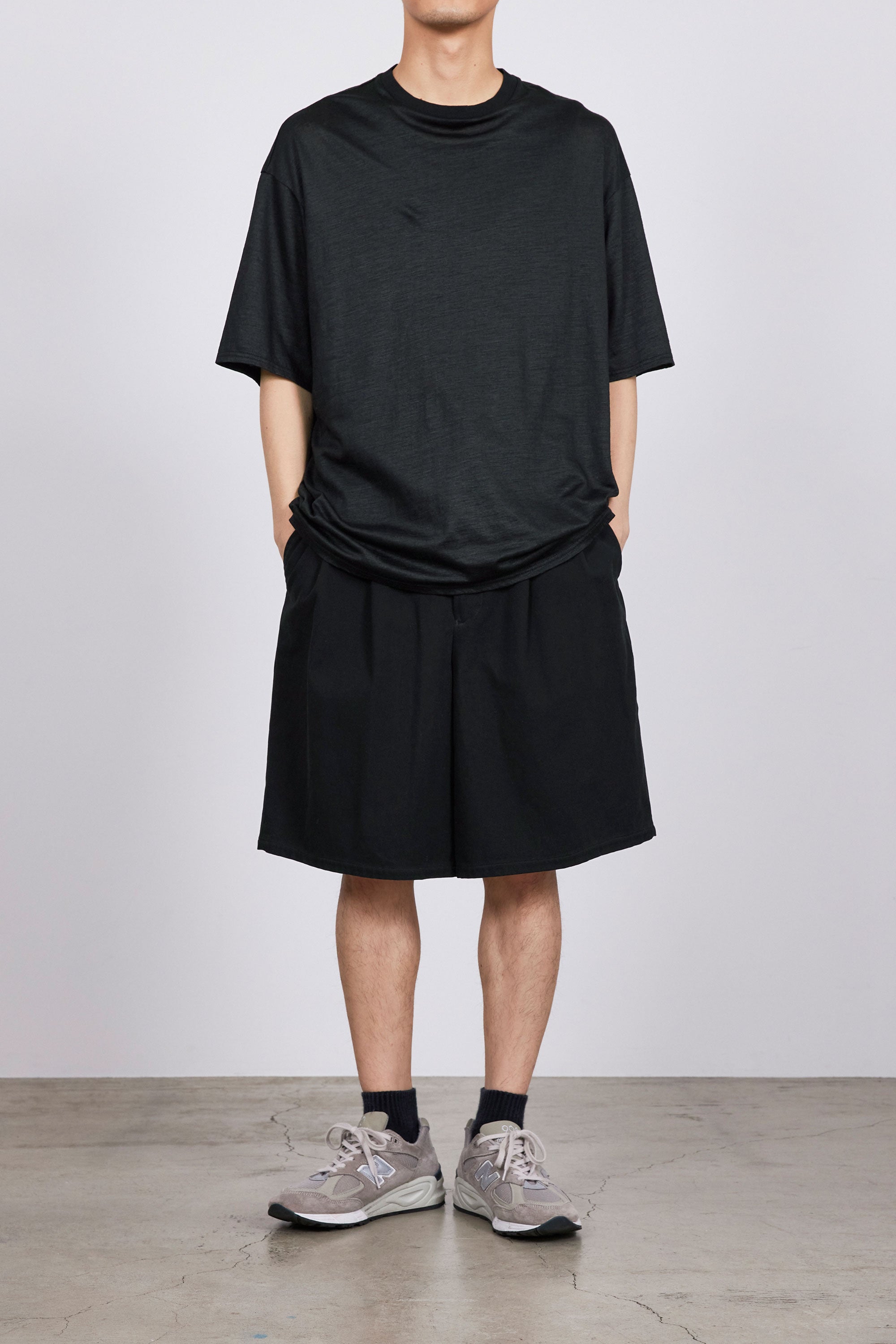 ORGANIC COTTON GABARDINE OFFICER PANTS 2TUCK SHORTS, Black