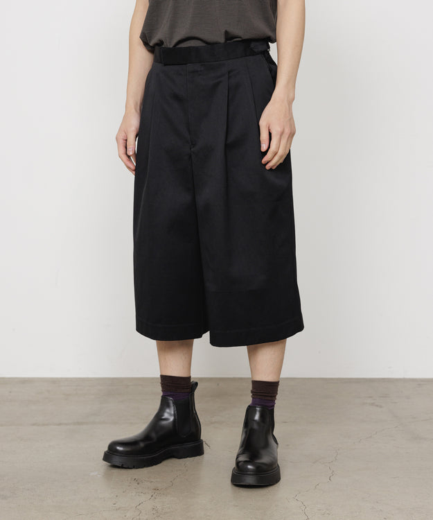 ORGANIC COTTON TWILL TWO TUCK CROPPED TROUSERS, Black