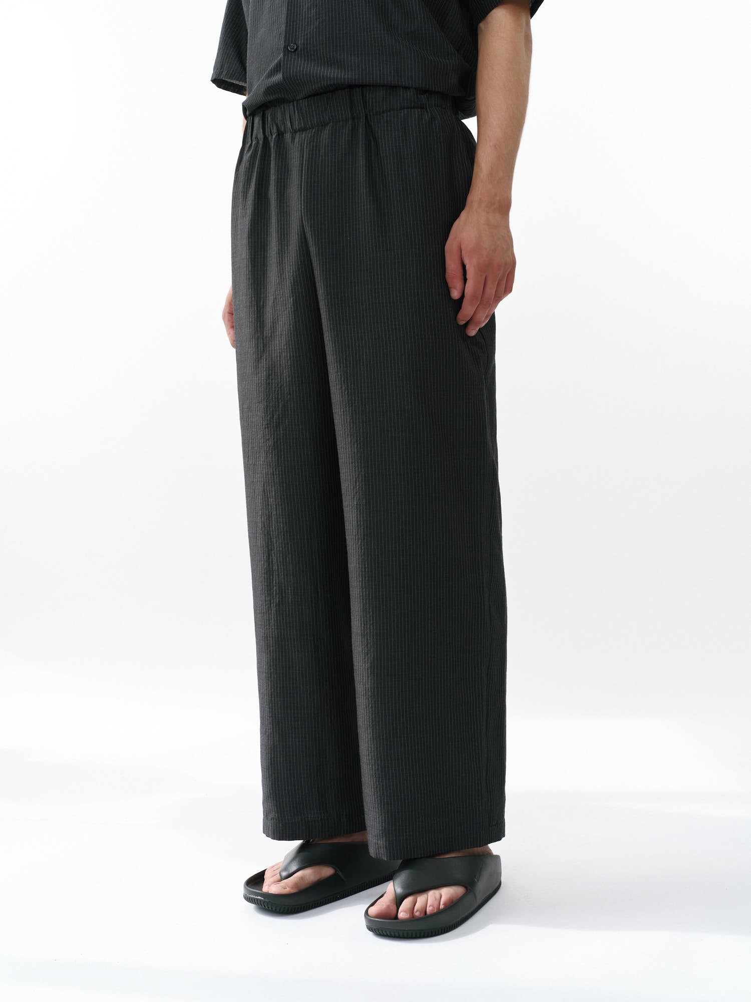 ウールシルクフェザークロス / ワイドシリンダーフィットイージーパンツ, Top Charcoal Stripe