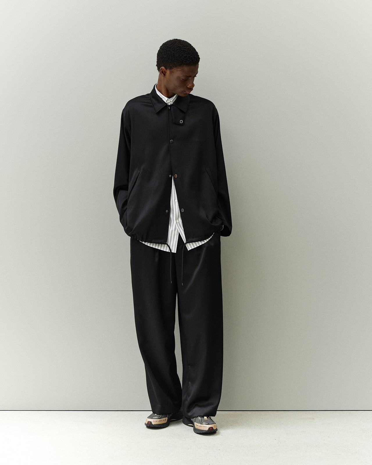 CASHMERE SATIN TRIPLE PLEATED WIDE TROUSERS, Black