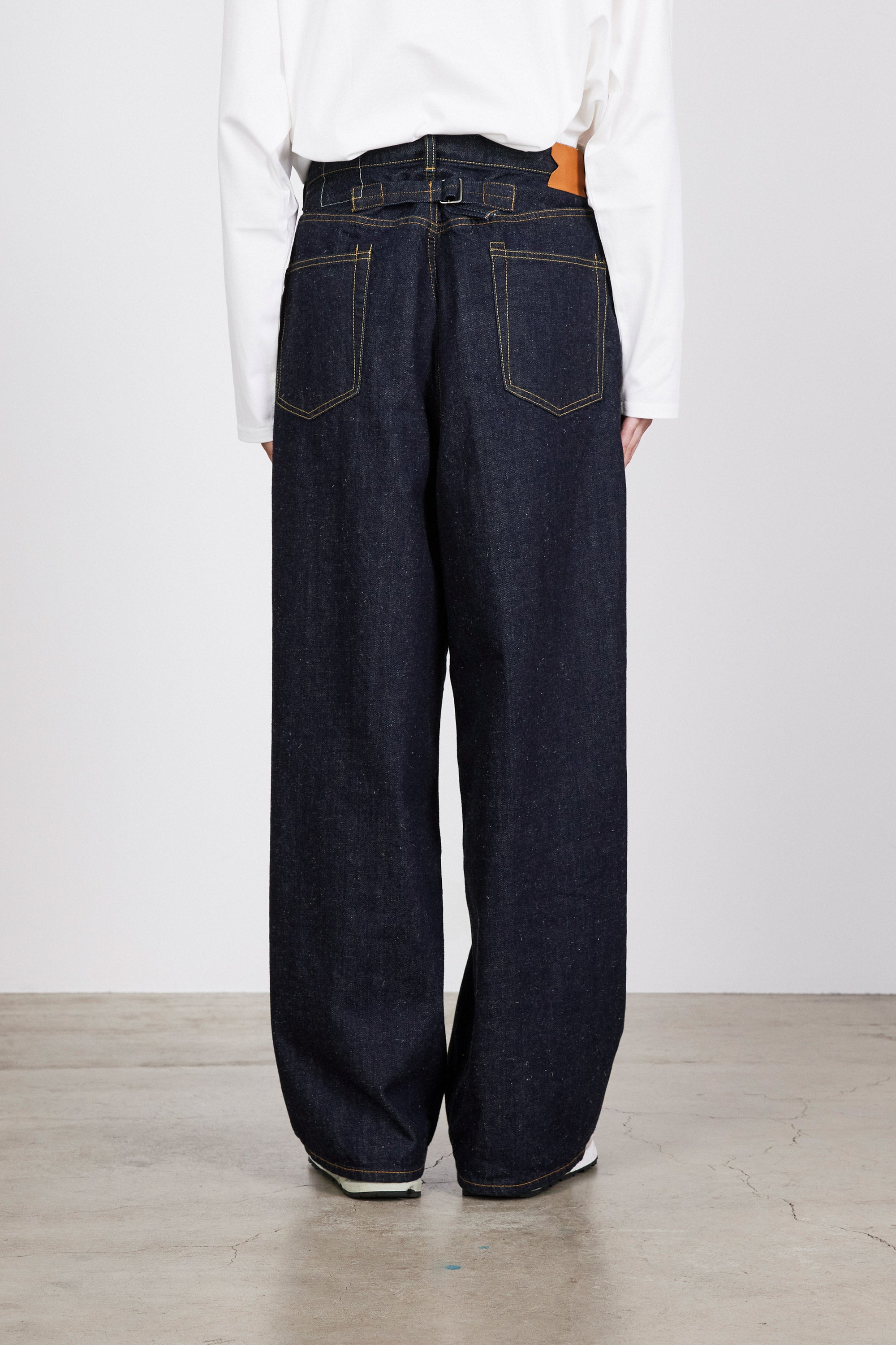 MARKAWARE DENIM PLEATED WIDE TROUSERS-