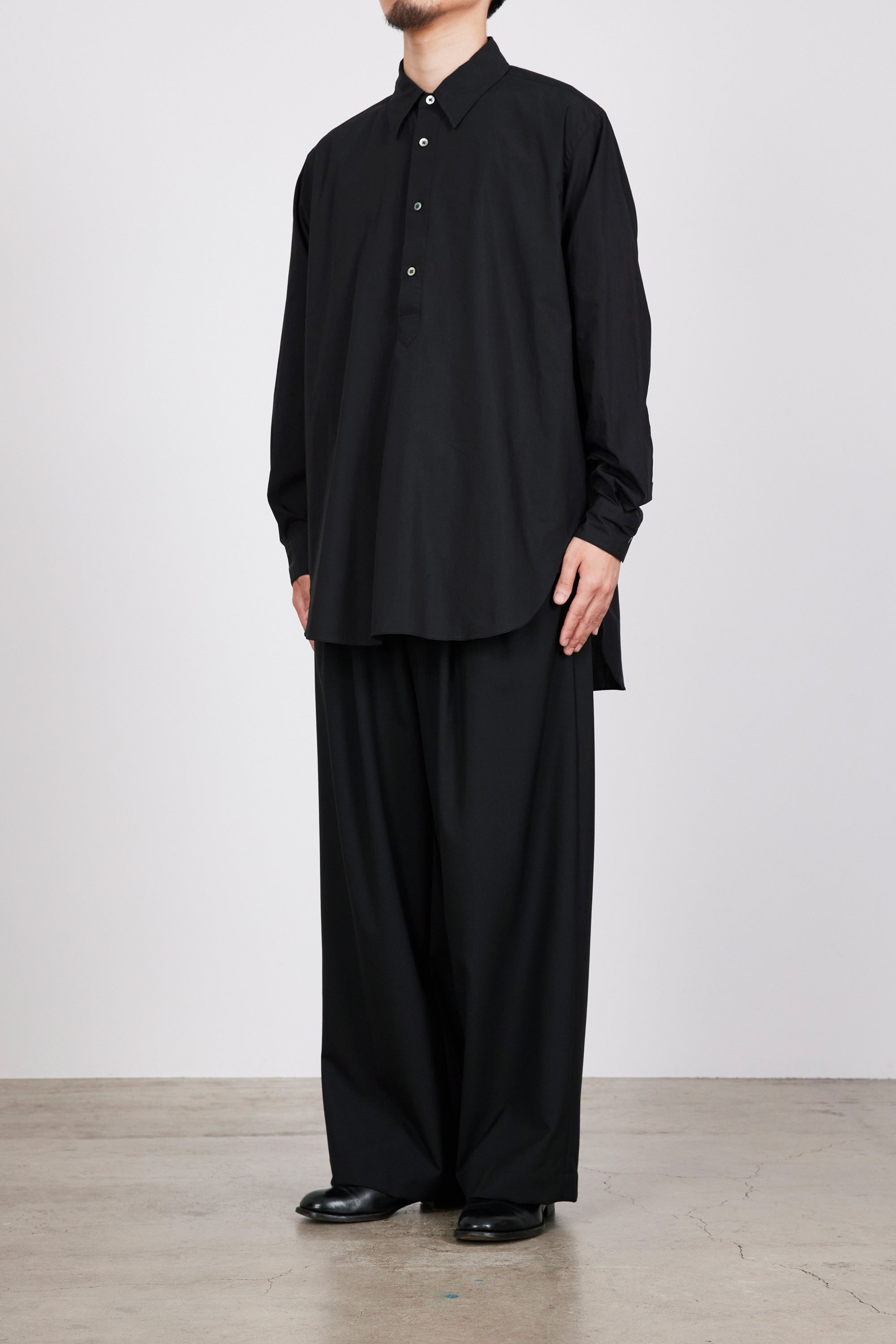 ORGANIC GIZA TYPEWRITER W COLLAR LONG SHIRT, Black