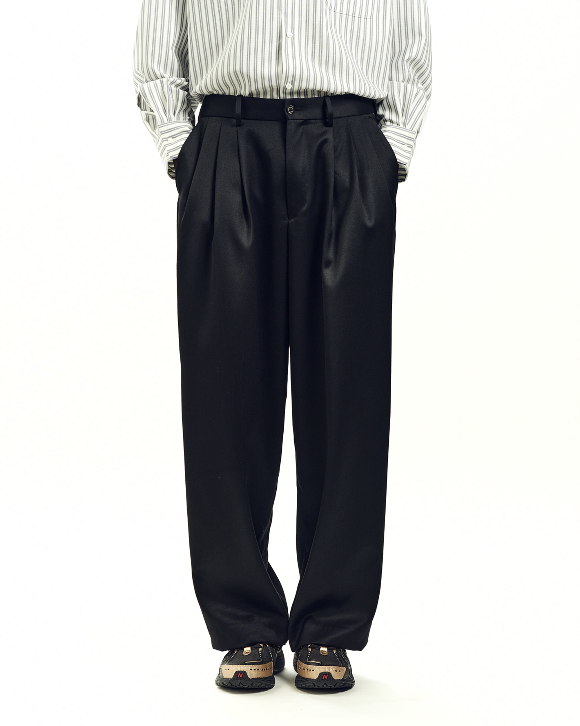 CASHMERE SATIN TRIPLE PLEATED WIDE TROUSERS, Black