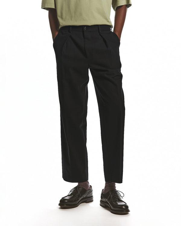 ORGANIC COTTON SURVIVAL CLOTH ONE TUCK TAPERED TROUSERS, Black