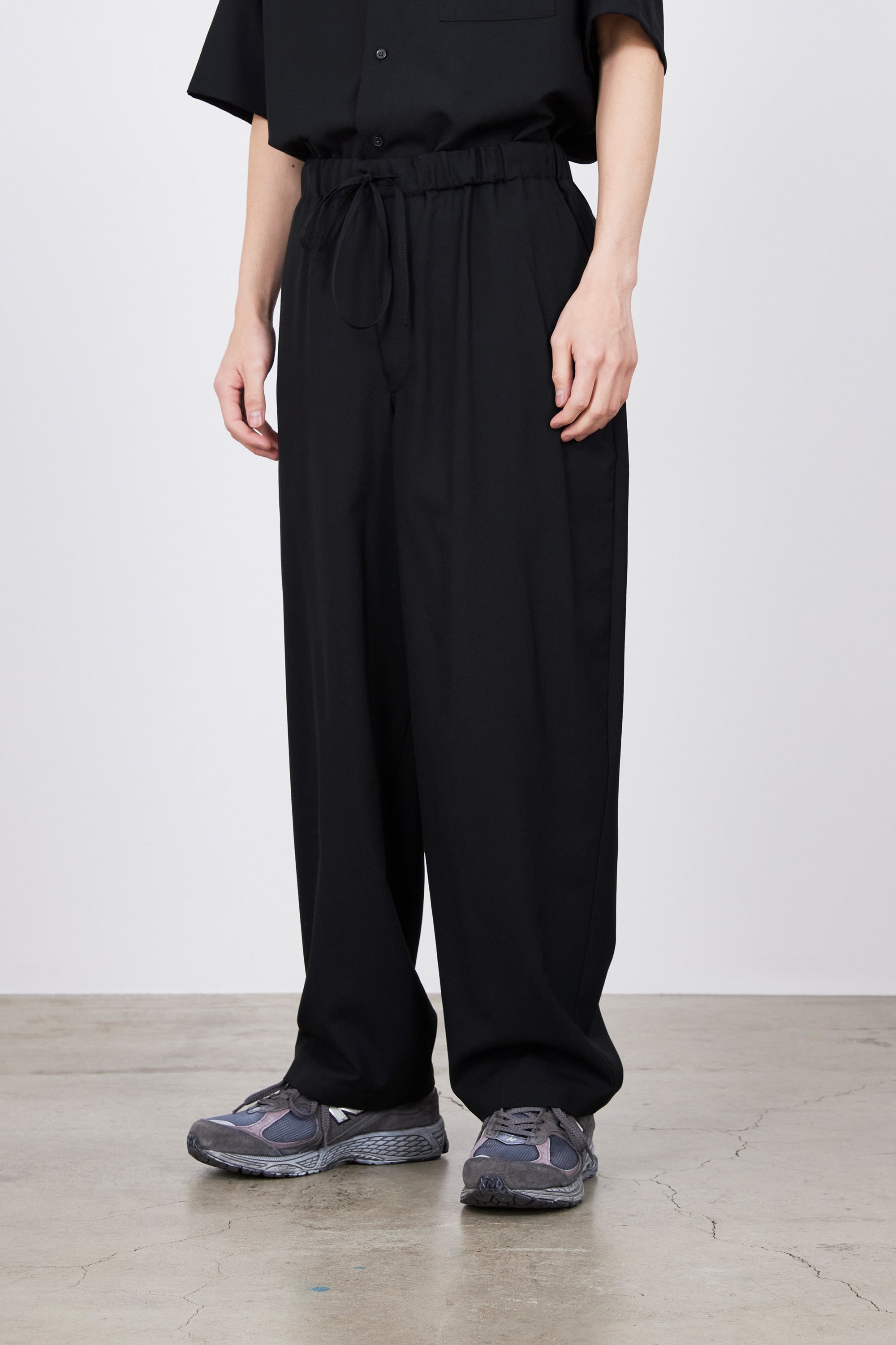 TUMBLED WOOL TROPICAL COCOON WIDE EASY PANTS, Black