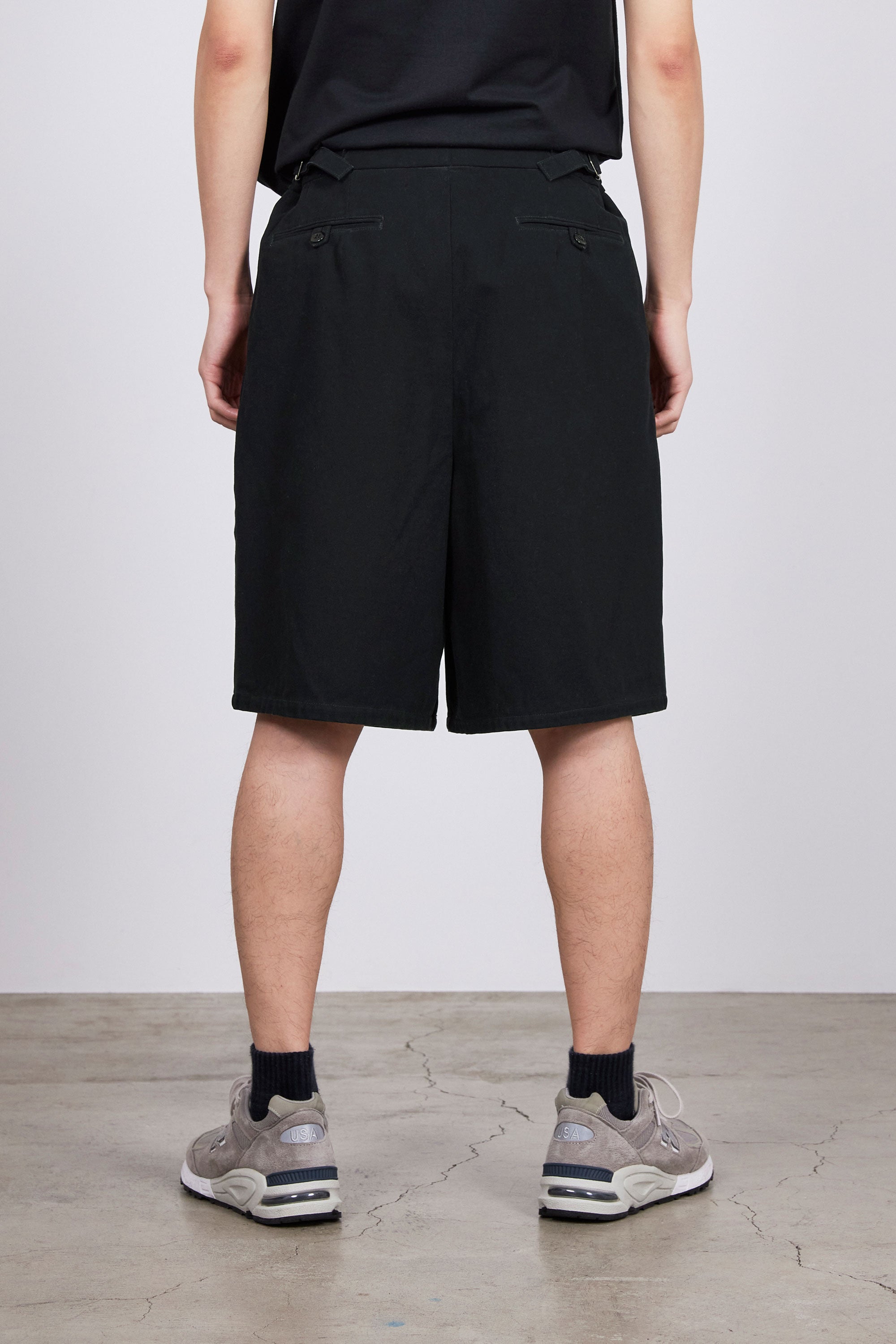 ORGANIC COTTON GABARDINE OFFICER PANTS 2TUCK SHORTS, Black