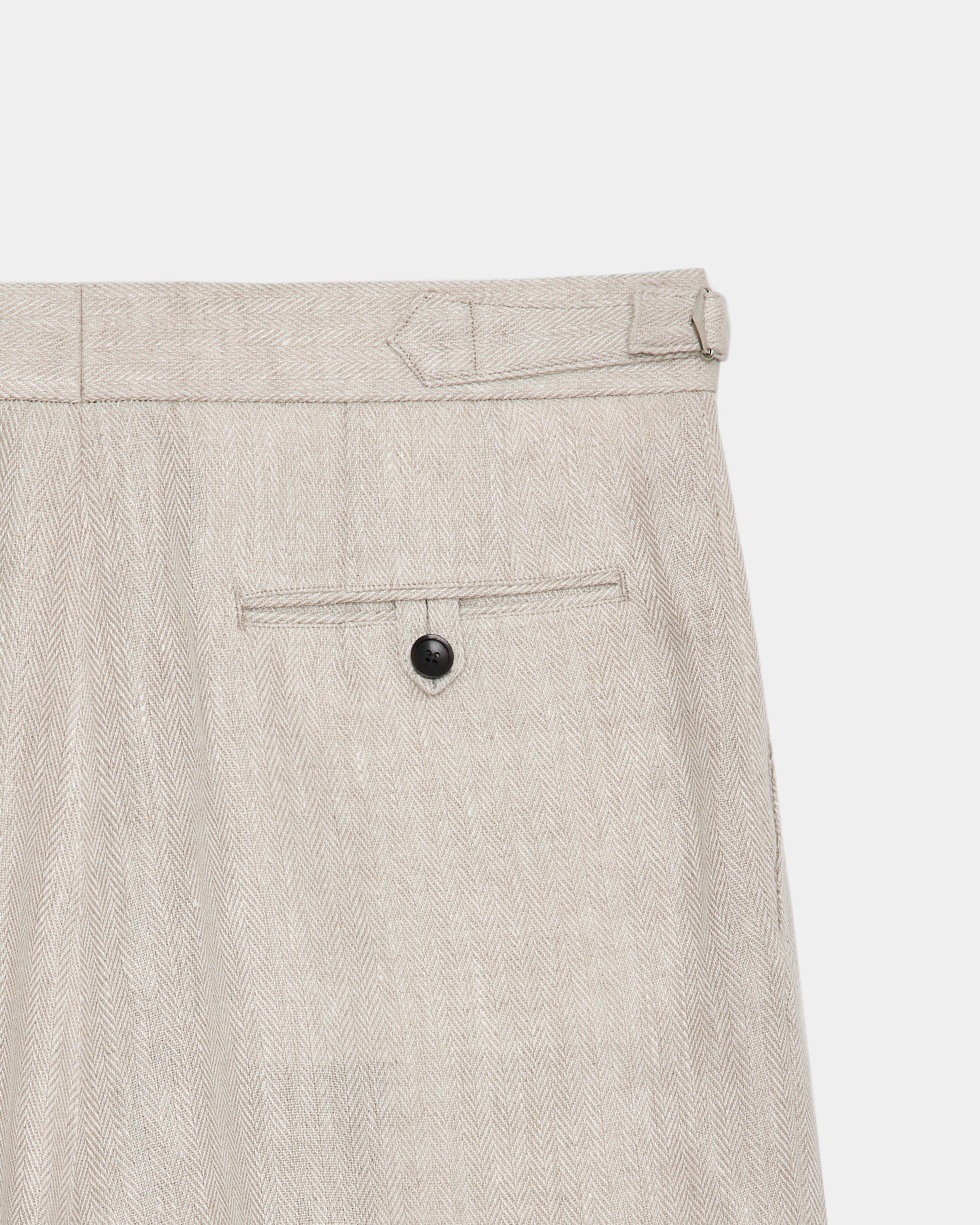 LINEN HERRINGBONE OFFICER TWO TUCK SHORTS, Ecru