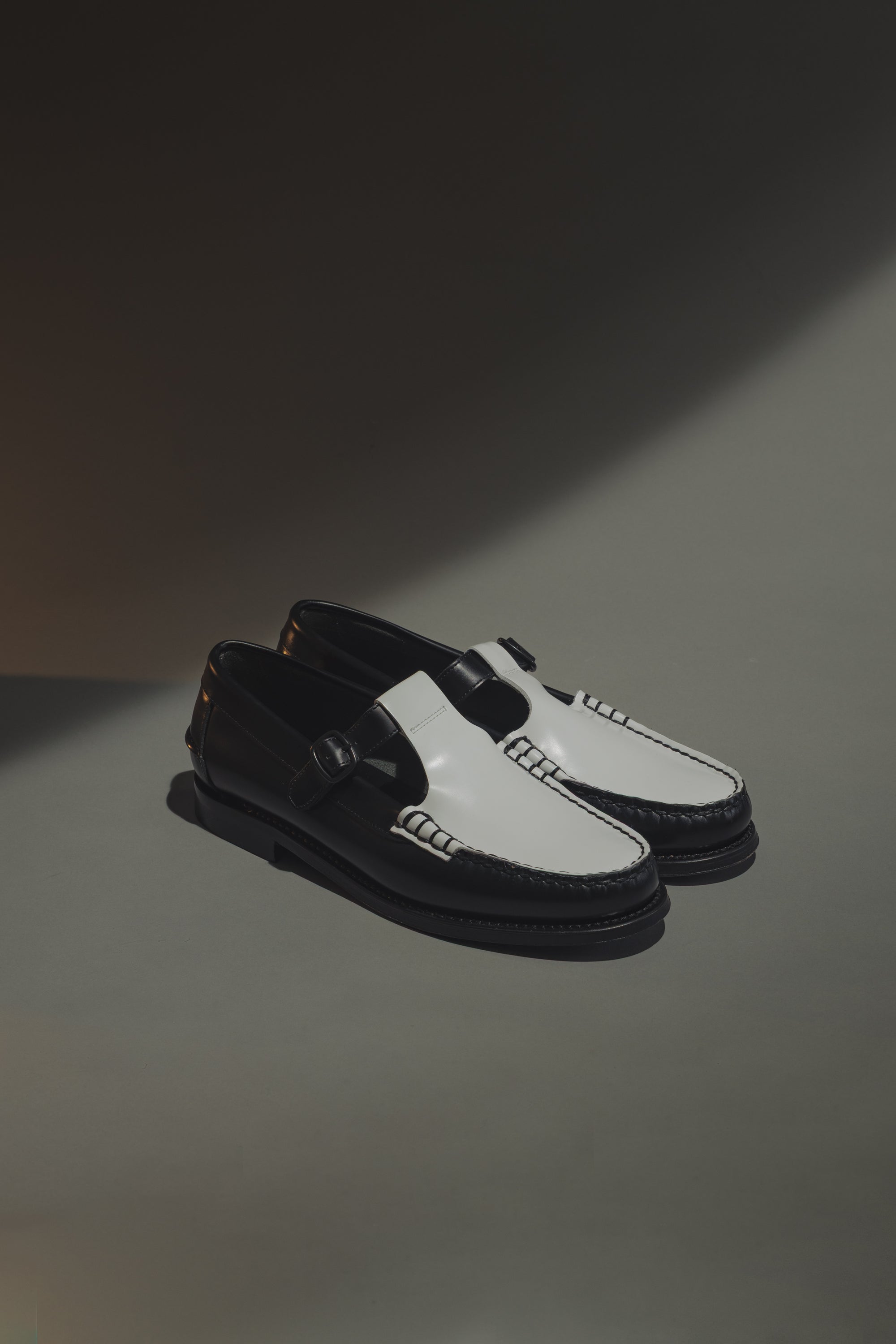 HEREU x MARKAWARE for ADAM ET ROPÉ Alber Bicolor, Black x White