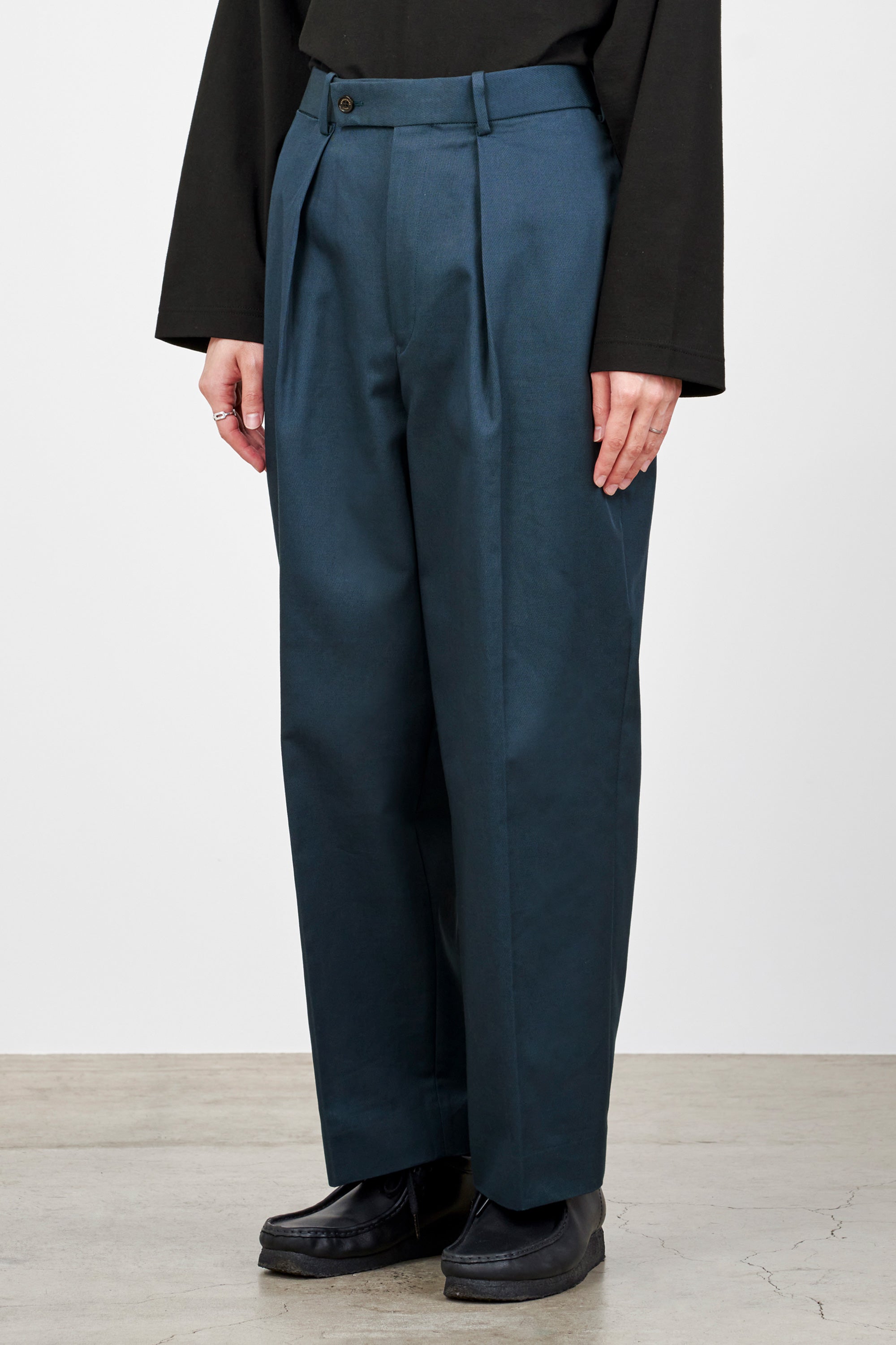 正規品限定SALEキャバリーツイル FLAT FRONT TROUSERS Markaware パンツ