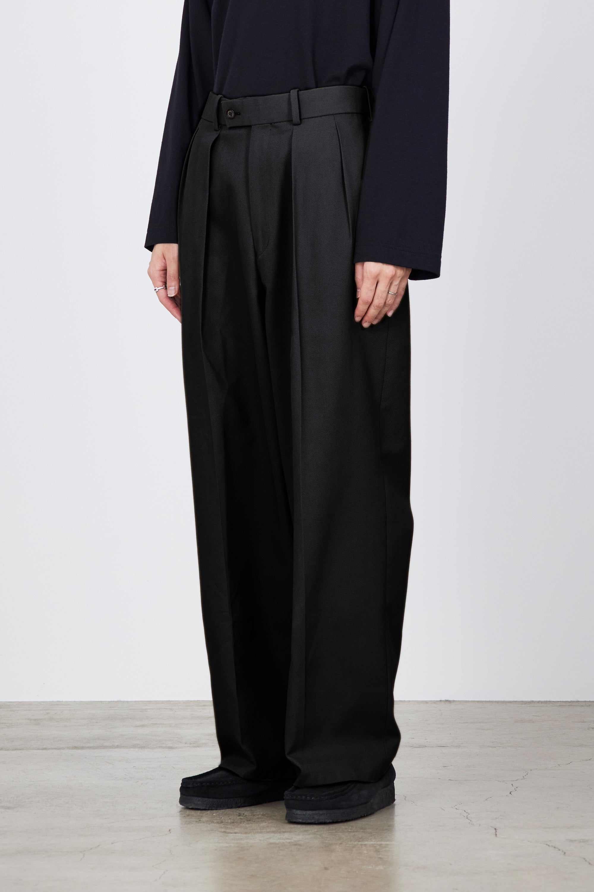 MARKAWARE DOUBLE PLEATED TROUSERS-