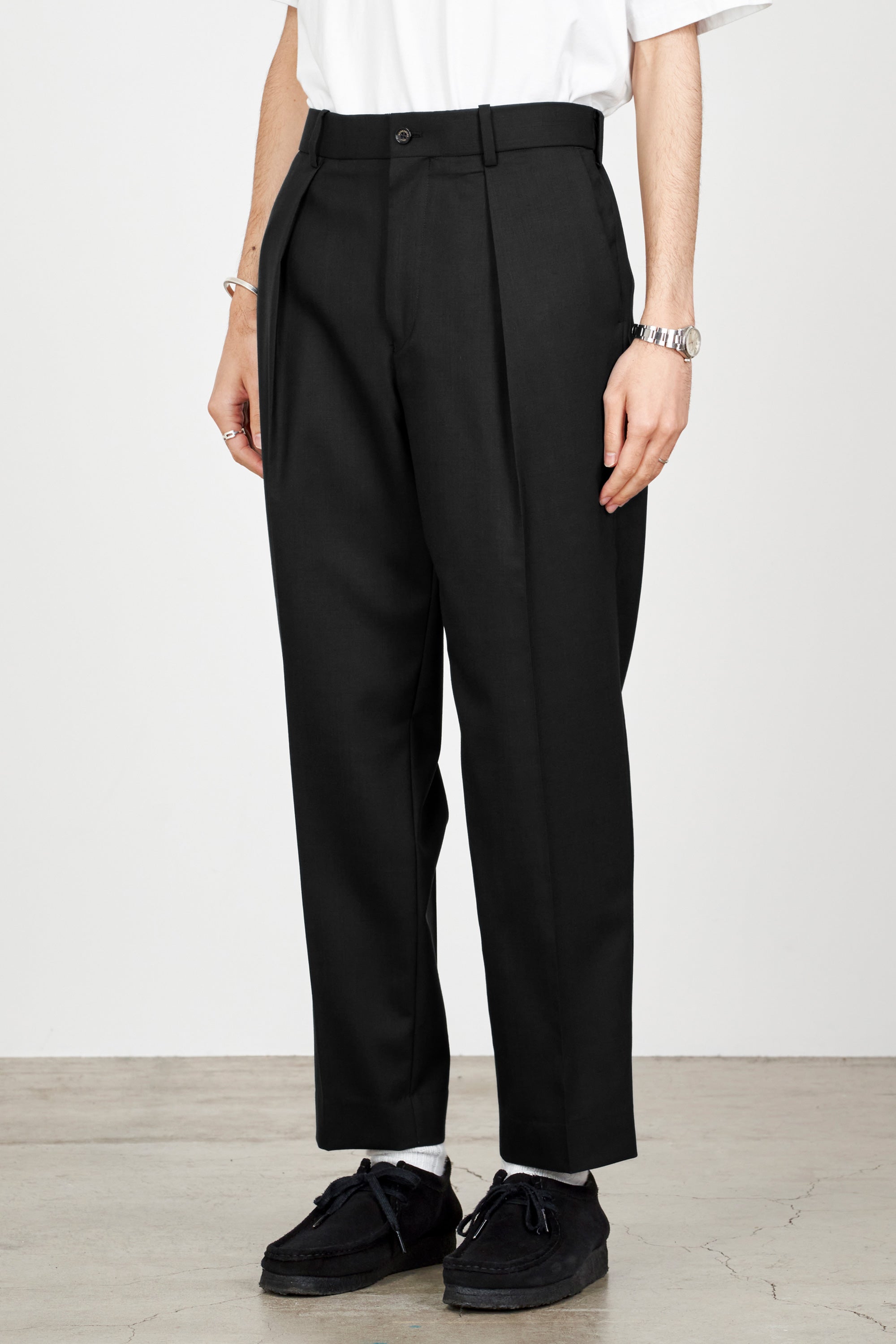 Organic Wool Tropical Pegtop Trousers, Black – MARKAWARE