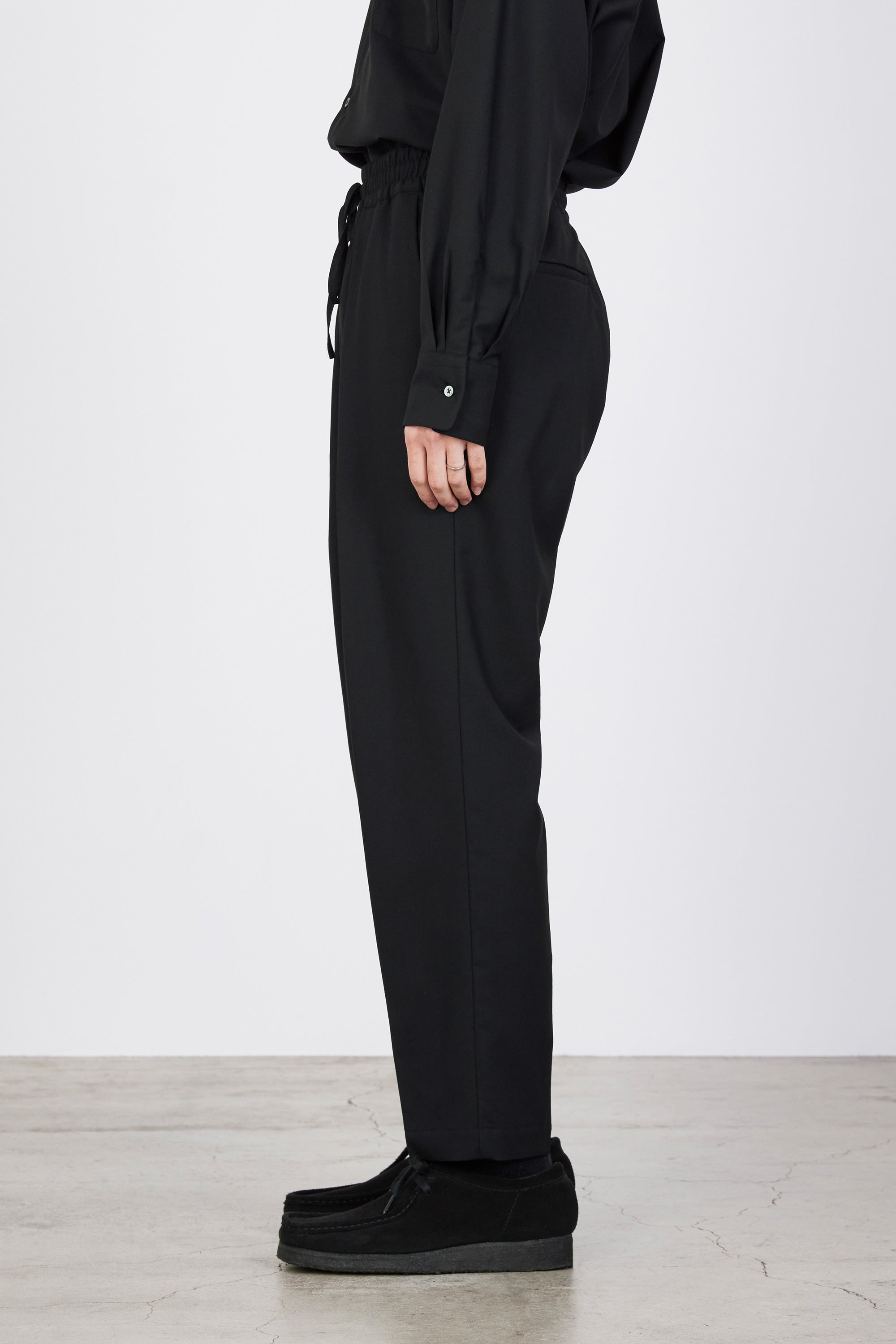 SUPER 120'S WOOL TROPICAL PEGTOP EASY PANTS, Black